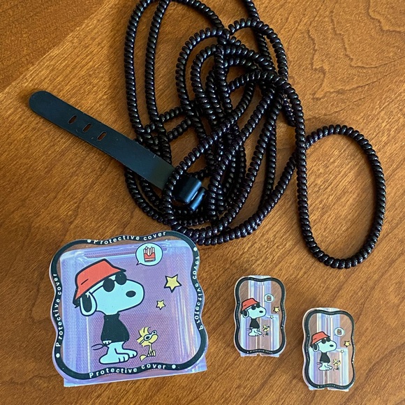 Snoopy Joe Cool Apple 18W/20W Charger Protector Cover & iPhone Data Cable NEW - Picture 2 of 8